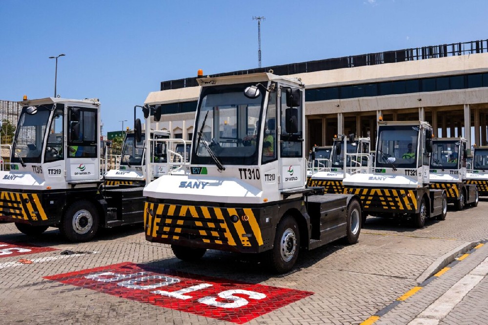 DP World deploys 35 electric tractors at Jeddah Port